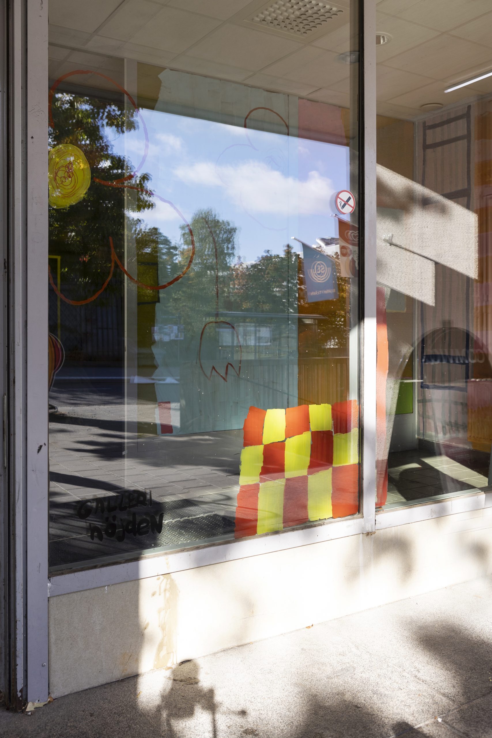 Image of art installation, galleri höjden, Stockholm 2024. Site- specific painting.