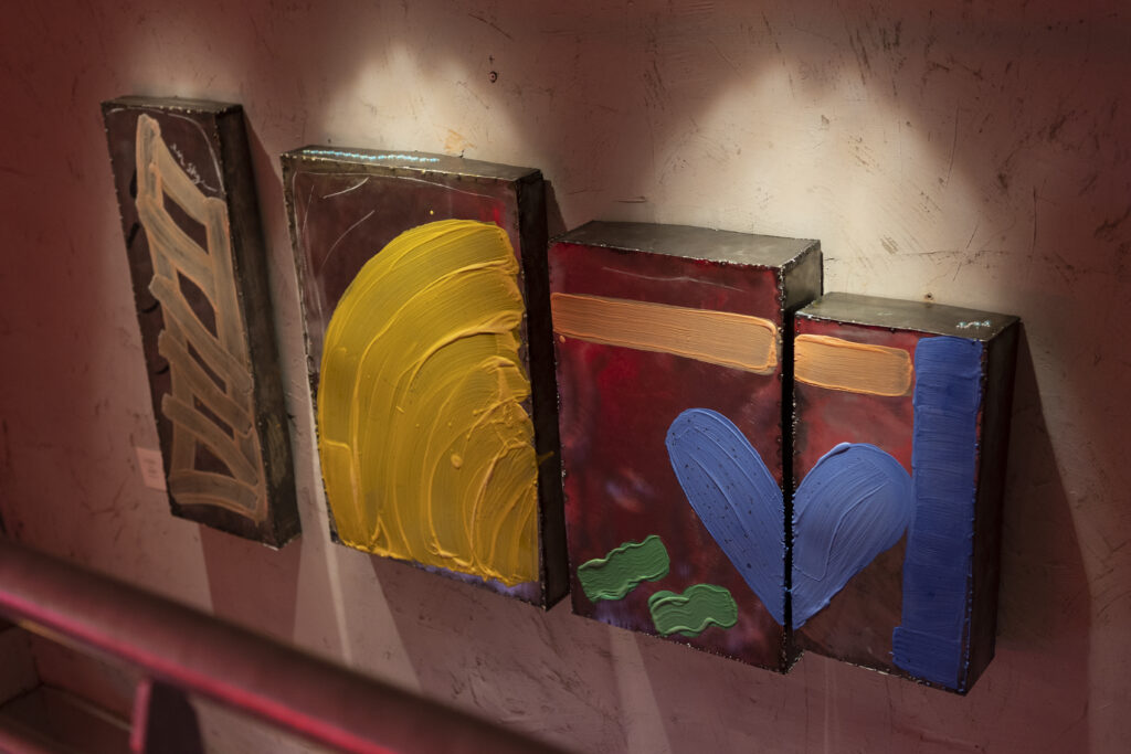 Documentation art installation sculptur metall acrylic latex